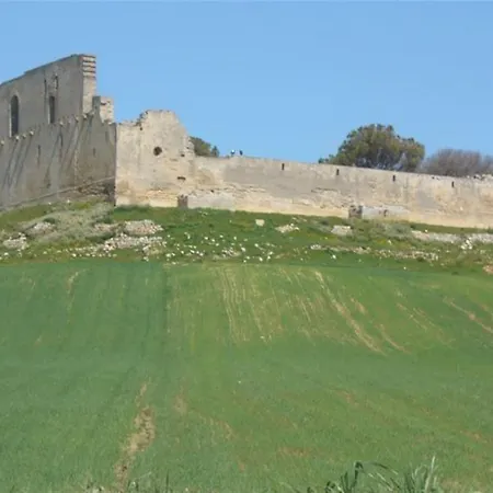 Da Noi. Nella Citta Dell'acqua E Della Pietra.